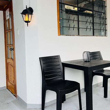 Tiny Apartment In The City Rooftop Terrace Banos  Bagian luar foto