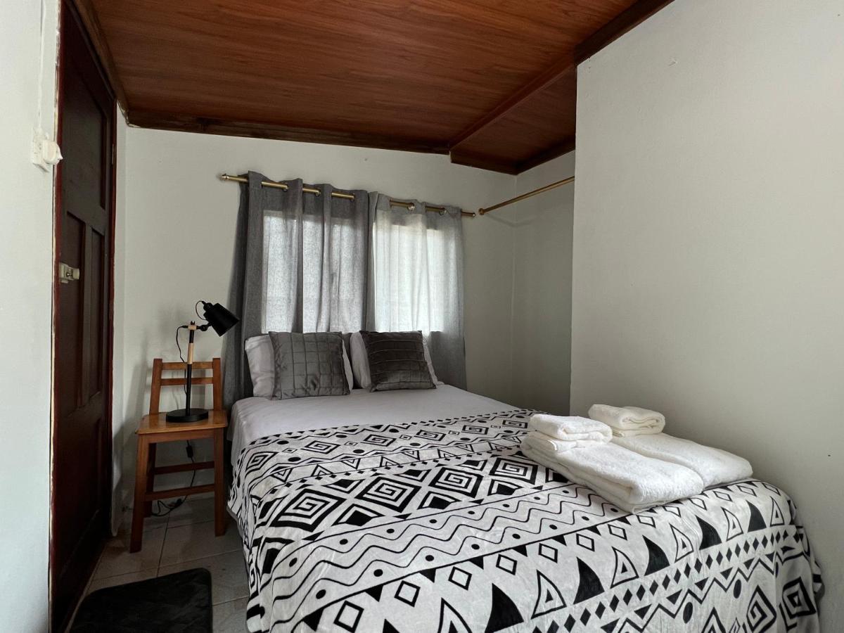Tiny Apartment In The City Rooftop Terrace Banos  Bagian luar foto